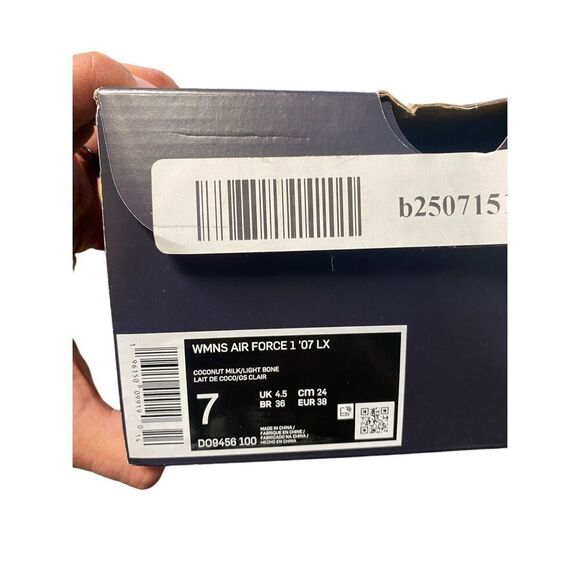Nike Women's Air Force 1 '07 in Coconut Milk Size 7 - Picture 7 of 7
